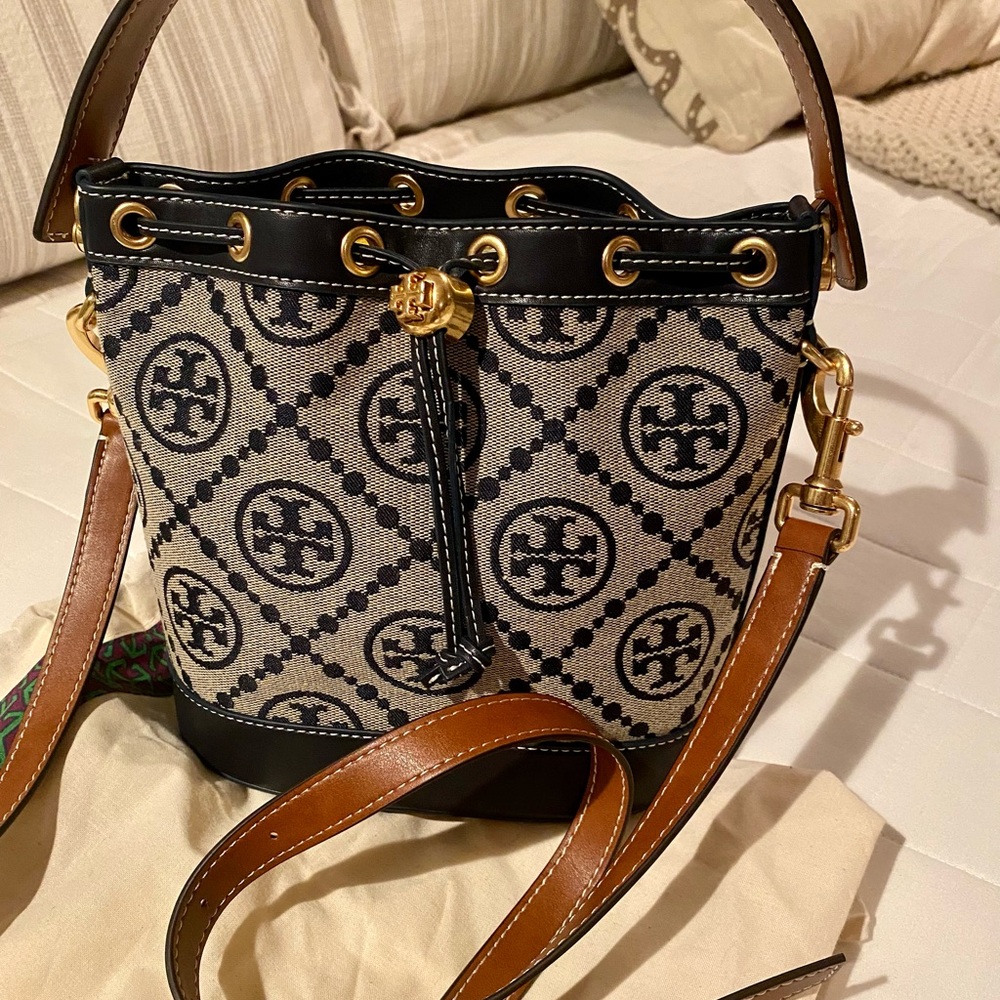 Tory Burch  Navy T Monogram Jacquard Mini Bucket Bag and dust bag. New w/o tags
